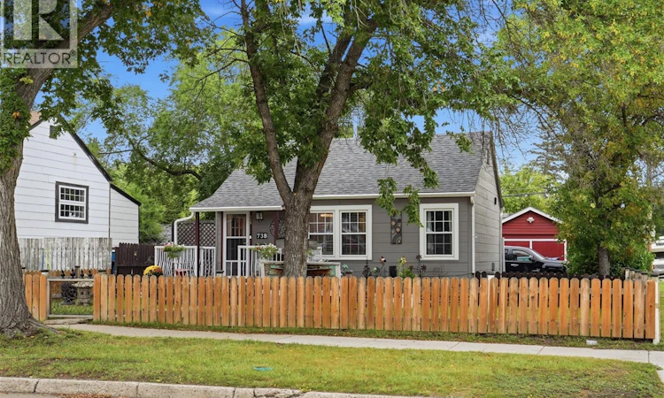 738 K Avenue S
