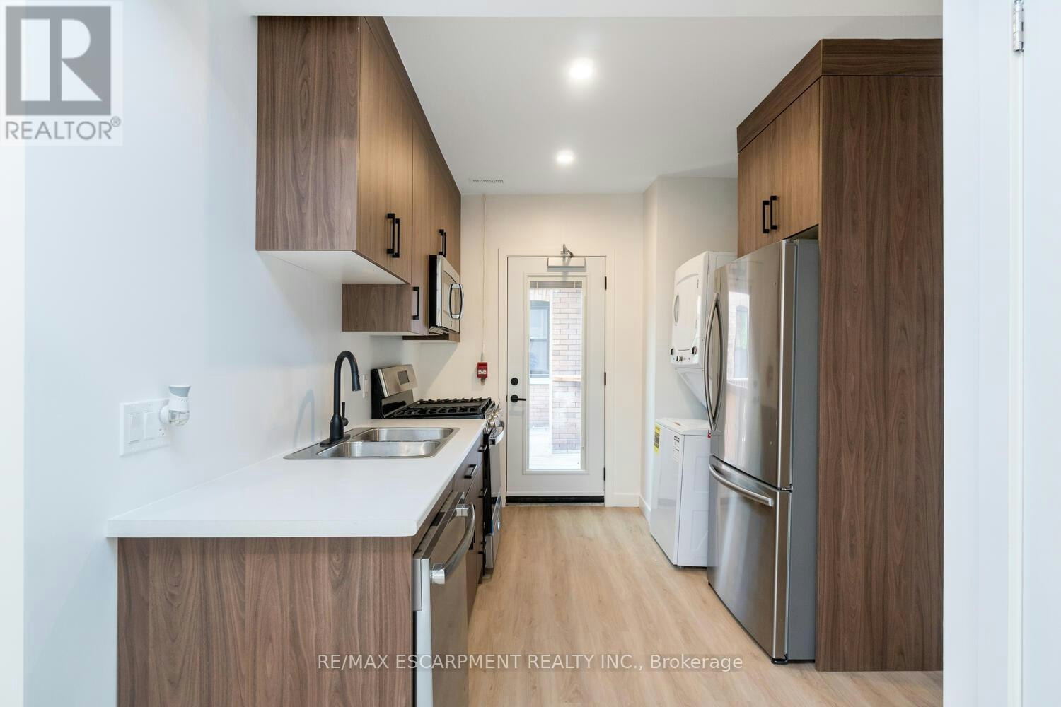 4-127 Victoria Avenue S, Hamilton, ON, L8N 2S9 - 2