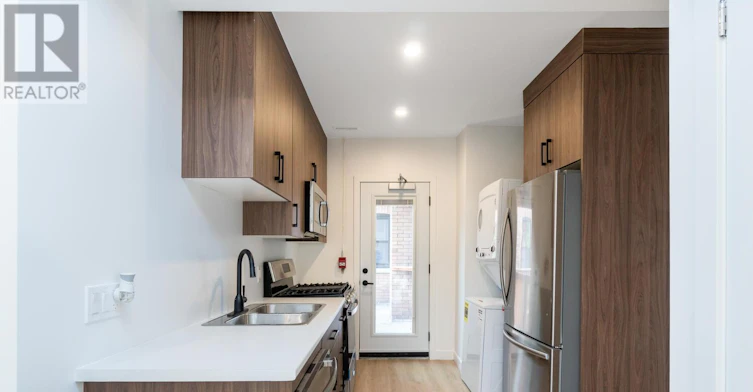 4-127 Victoria Avenue S, Hamilton, ON, L8N 2S9 - 2