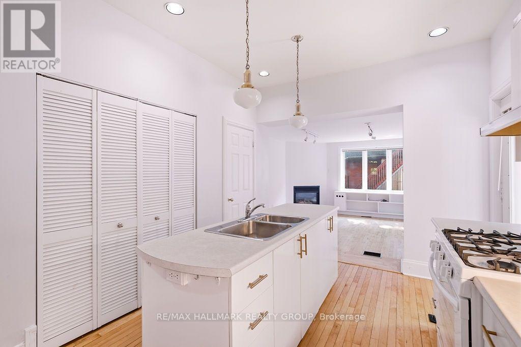566 Maclaren Street, Ottawa, ON, K1R 5K7 - 11