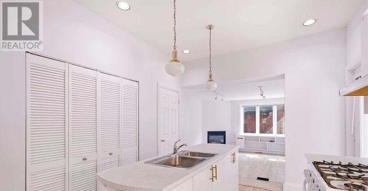566 Maclaren Street, Ottawa, ON, K1R 5K7 - 11