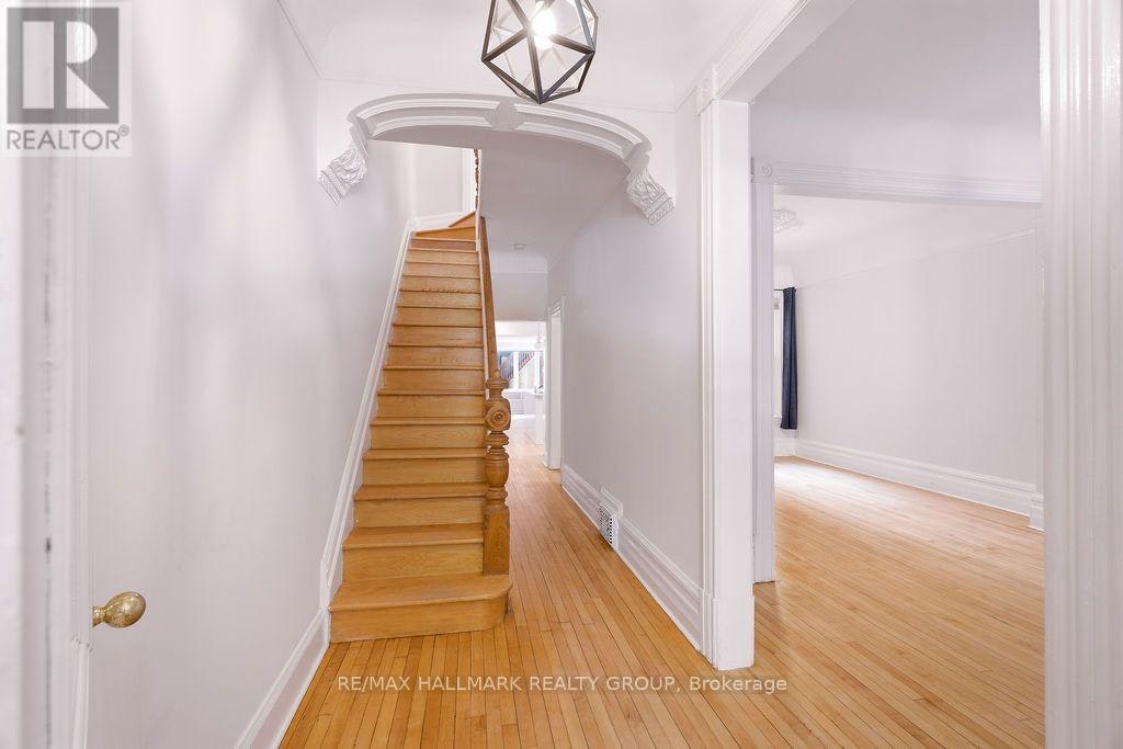 566 Maclaren Street, Ottawa, ON, K1R 5K7 - 4