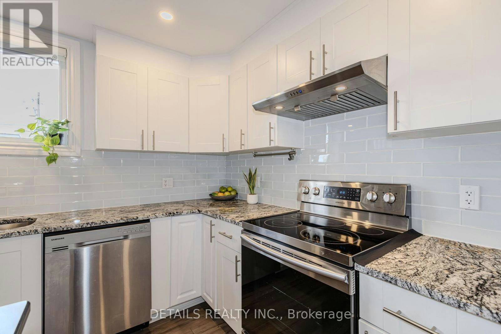 7 Kerry Crescent E, Ottawa, ON, K2E 5V7 - 9