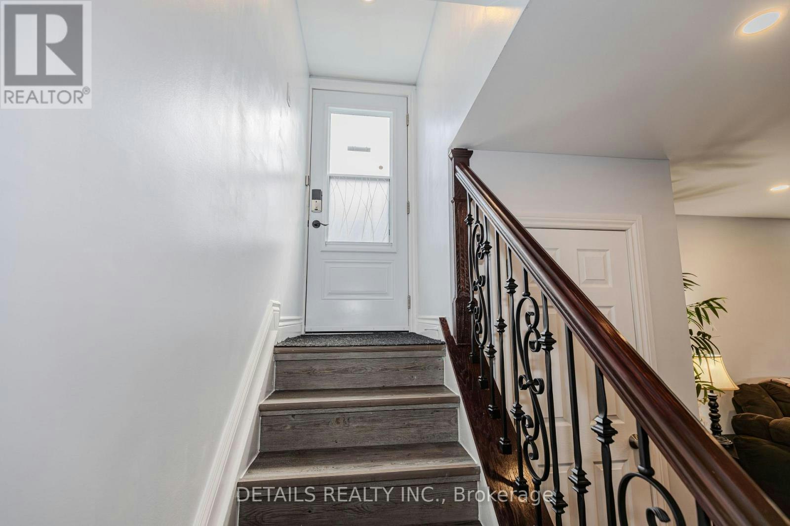 7 Kerry Crescent E, Ottawa, ON, K2E 5V7 - 3