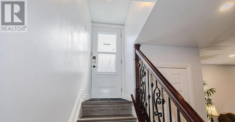 7 Kerry Crescent E, Ottawa, ON, K2E 5V7 - 3