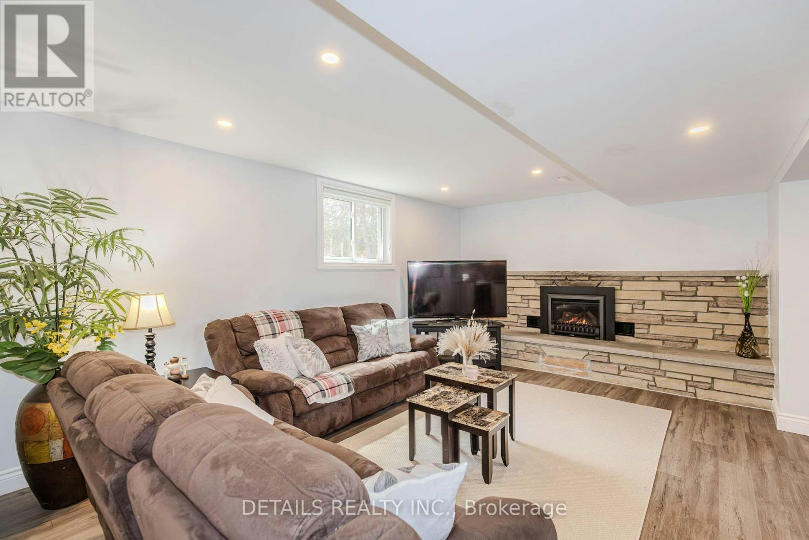 7 Kerry Crescent E, Ottawa, ON, K2E 5V7 - 11
