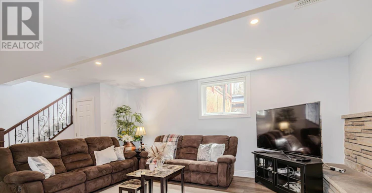 7 Kerry Crescent E, Ottawa, ON, K2E 5V7 - 12