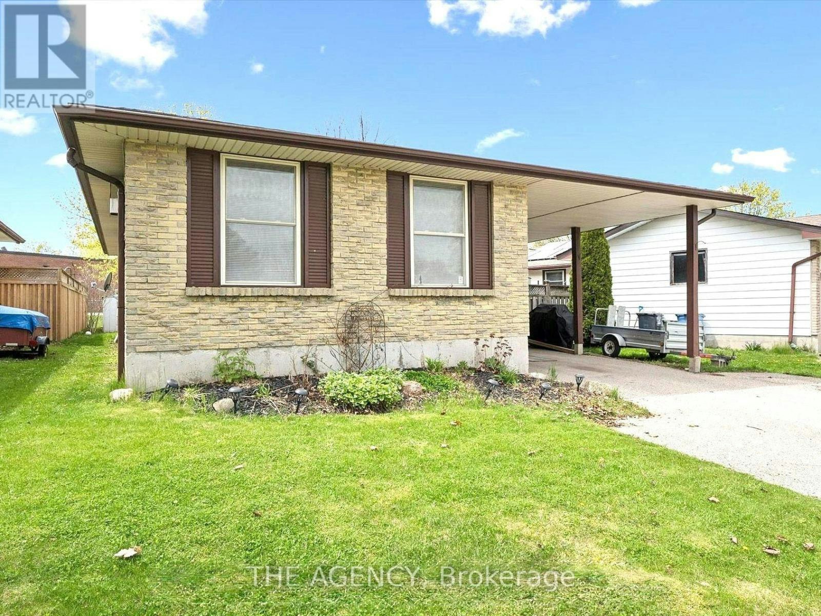 14 Muskoka Drive, Guelph, ON, N1E 3M7 - 2