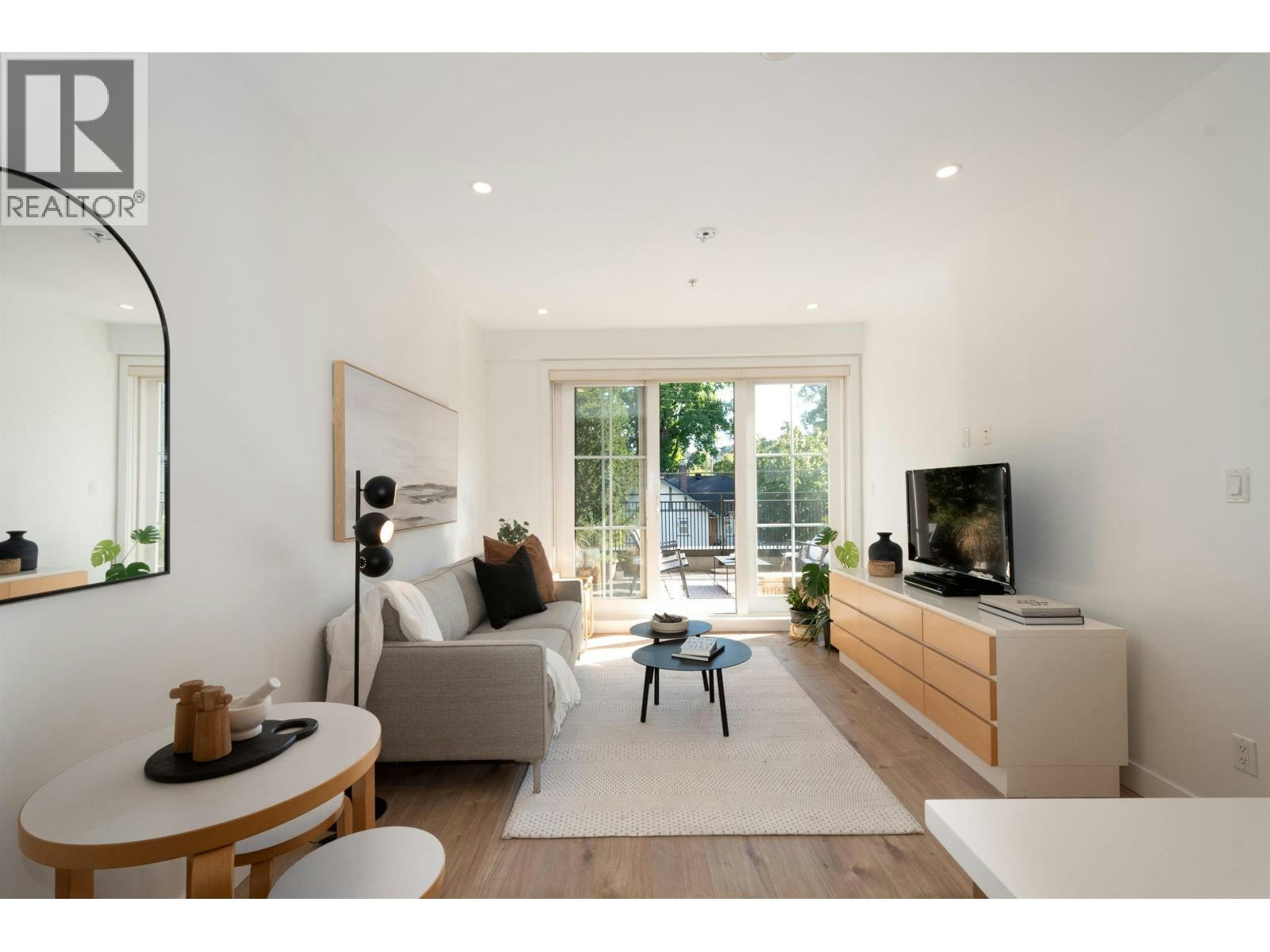 203-2528 Collingwood Street, Vancouver, BC, V6R 0C1