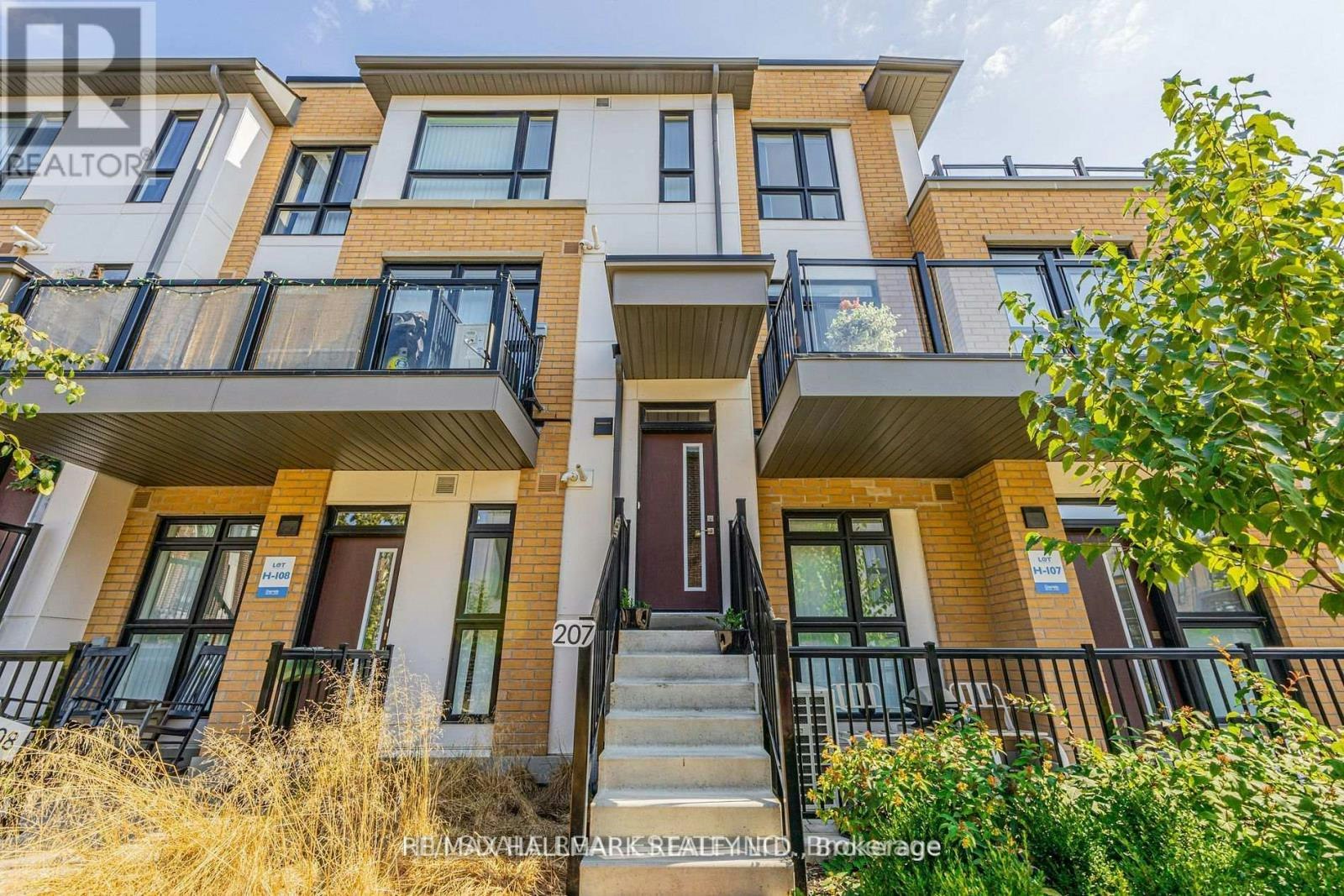 207-90 Canon Jackson Drive, Toronto, ON, M6M 0C1