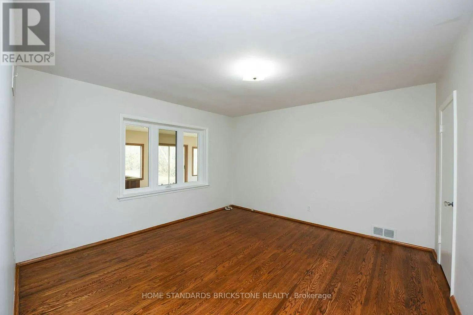 90 Centre Avenue N, Toronto, ON, M2M 2L6 - 9