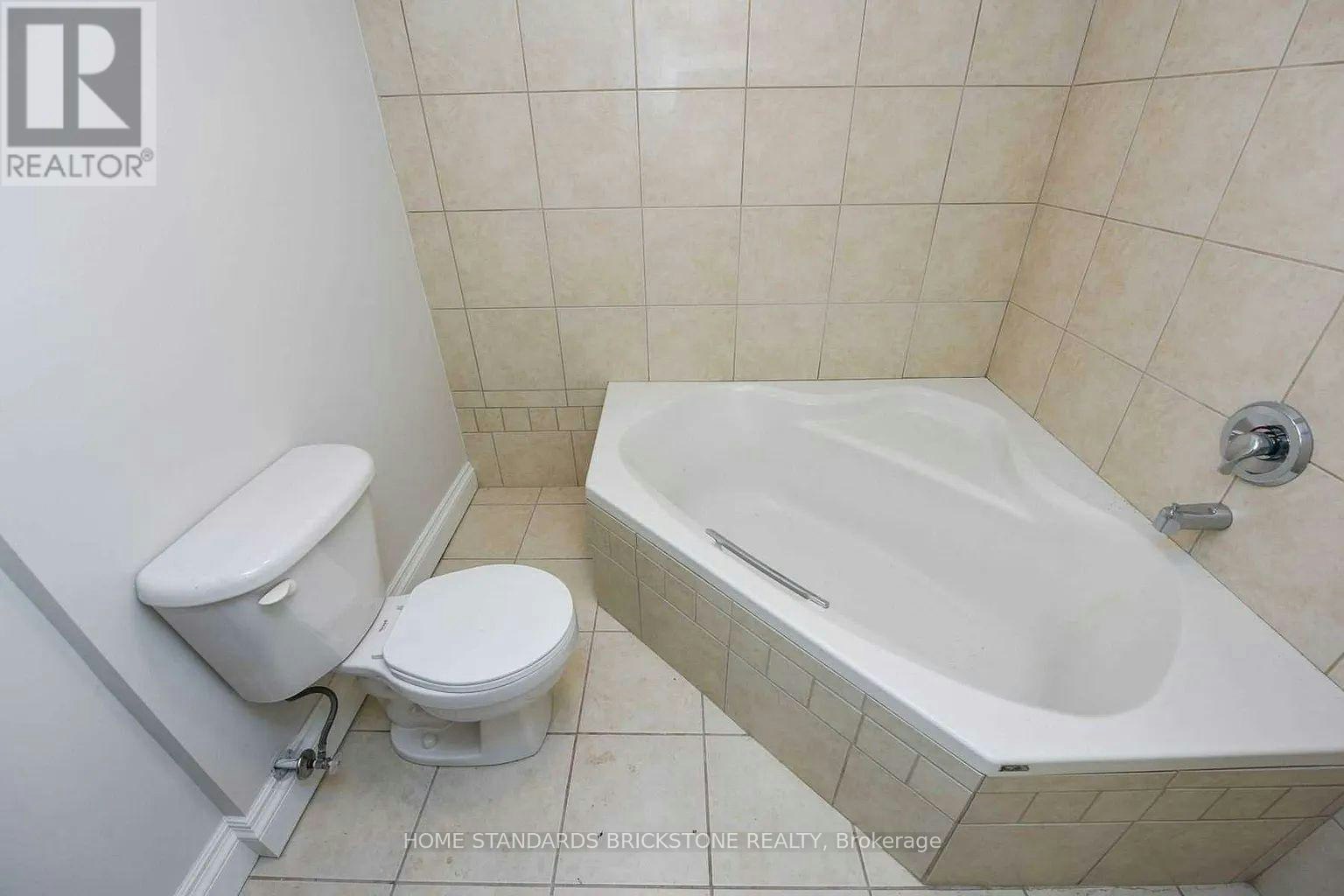 90 Centre Avenue N, Toronto, ON, M2M 2L6 - 24