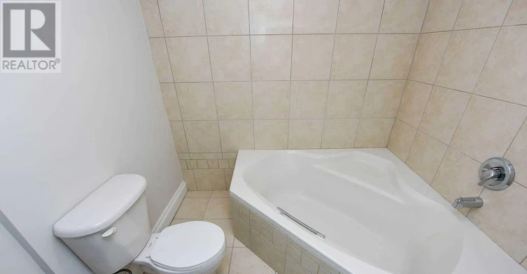 90 Centre Avenue N, Toronto, ON, M2M 2L6 - 24