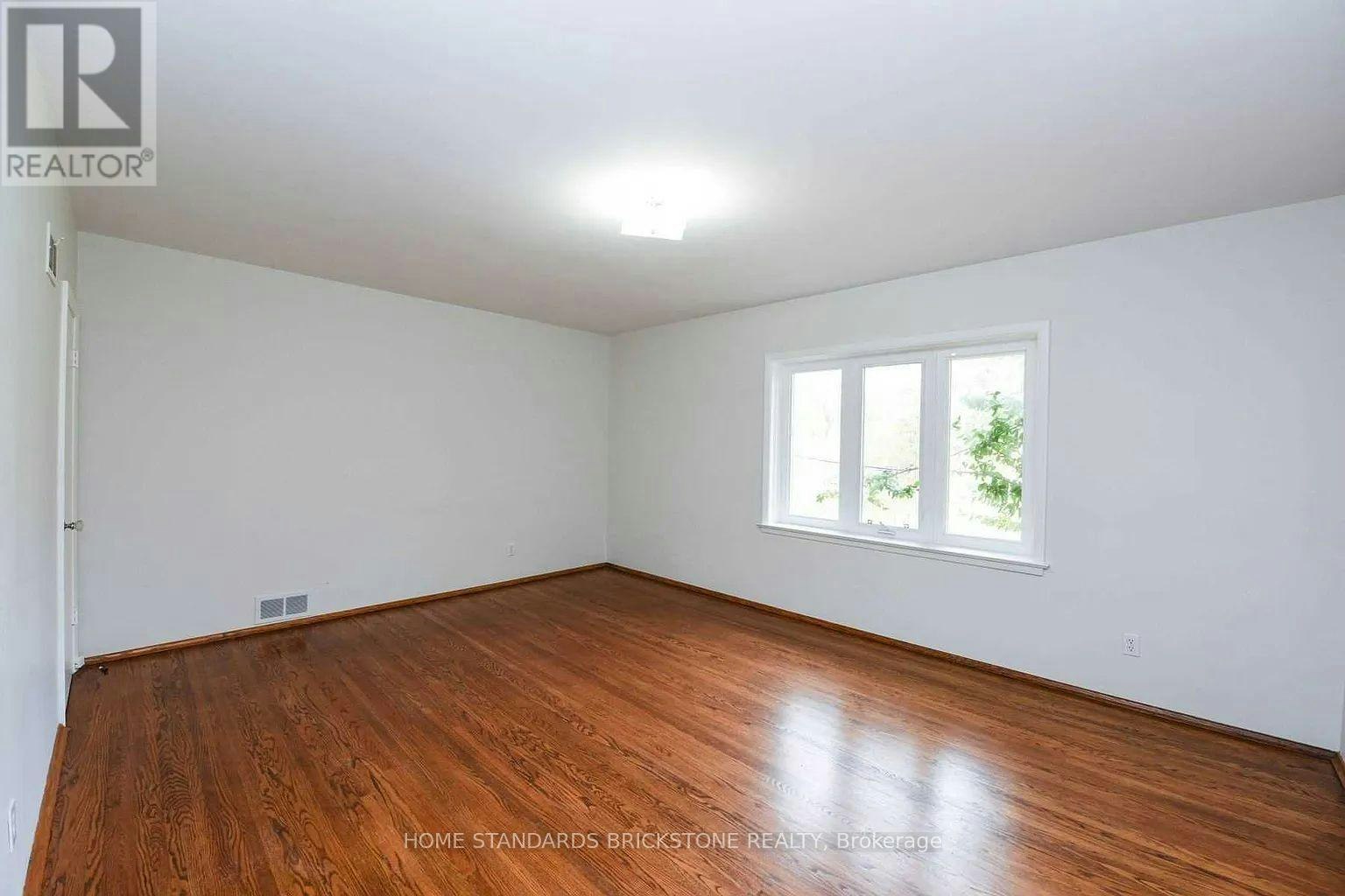 90 Centre Avenue N, Toronto, ON, M2M 2L6 - 12