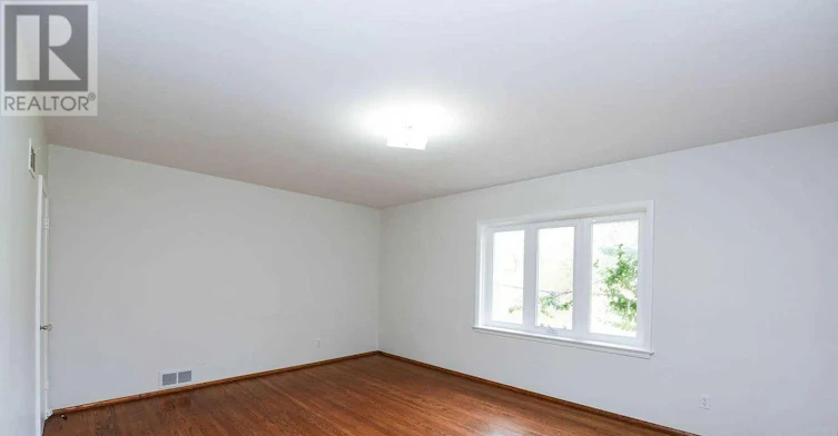 90 Centre Avenue N, Toronto, ON, M2M 2L6 - 12