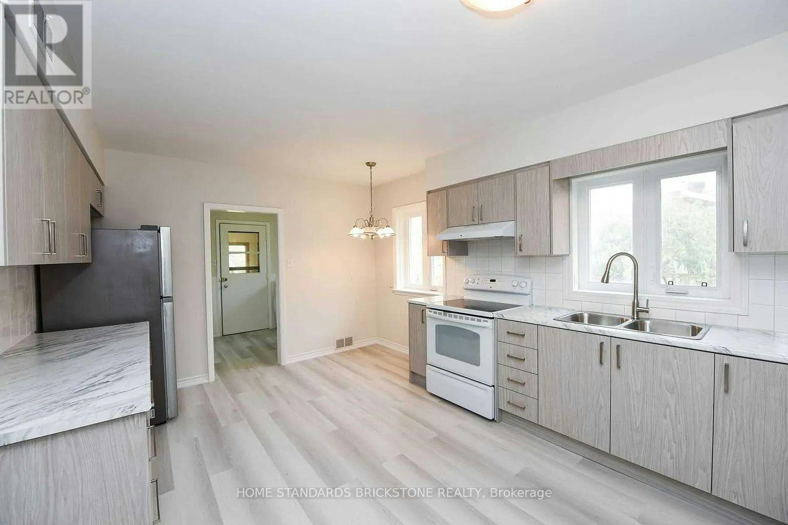 90 Centre Avenue N, Toronto, ON, M2M 2L6 - 6