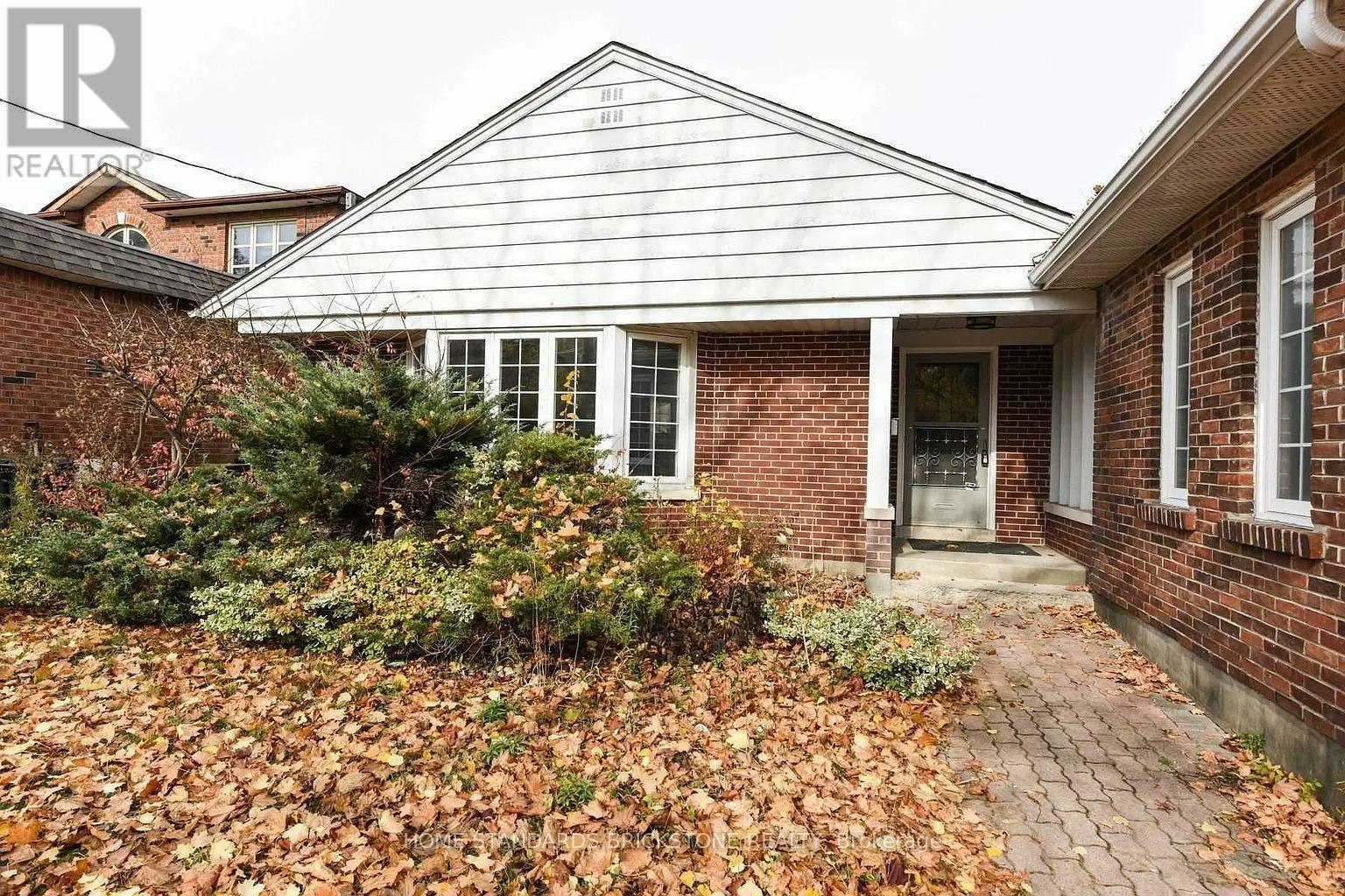 90 Centre Avenue N, Toronto, ON, M2M 2L6
