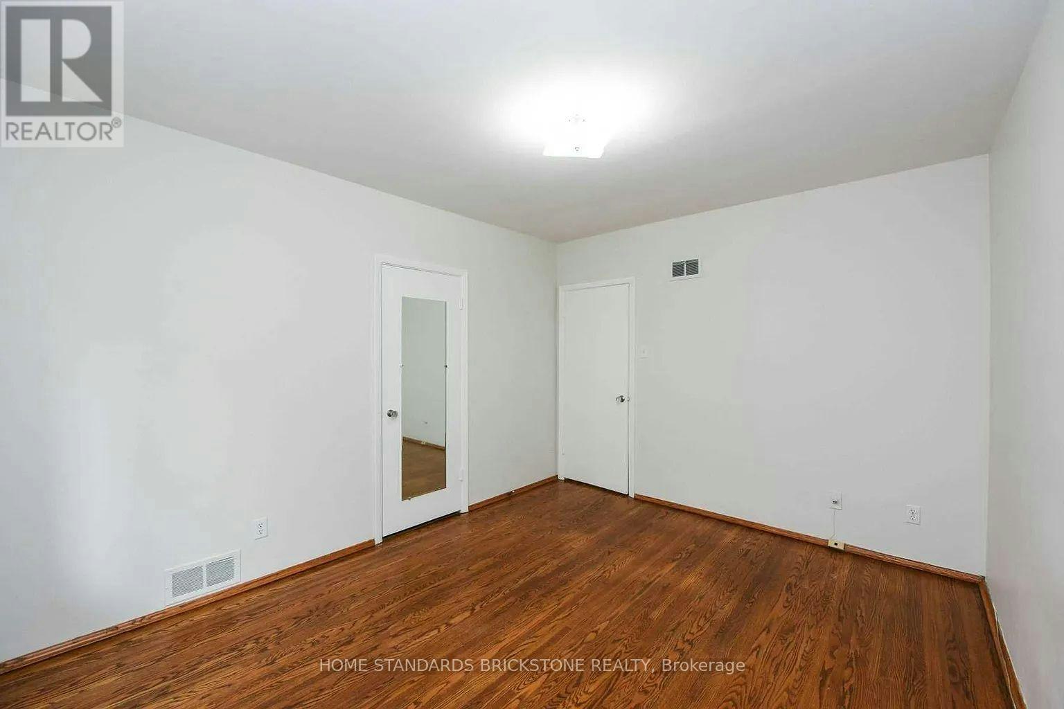 90 Centre Avenue N, Toronto, ON, M2M 2L6 - 10