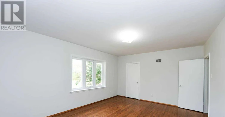 90 Centre Avenue N, Toronto, ON, M2M 2L6 - 13