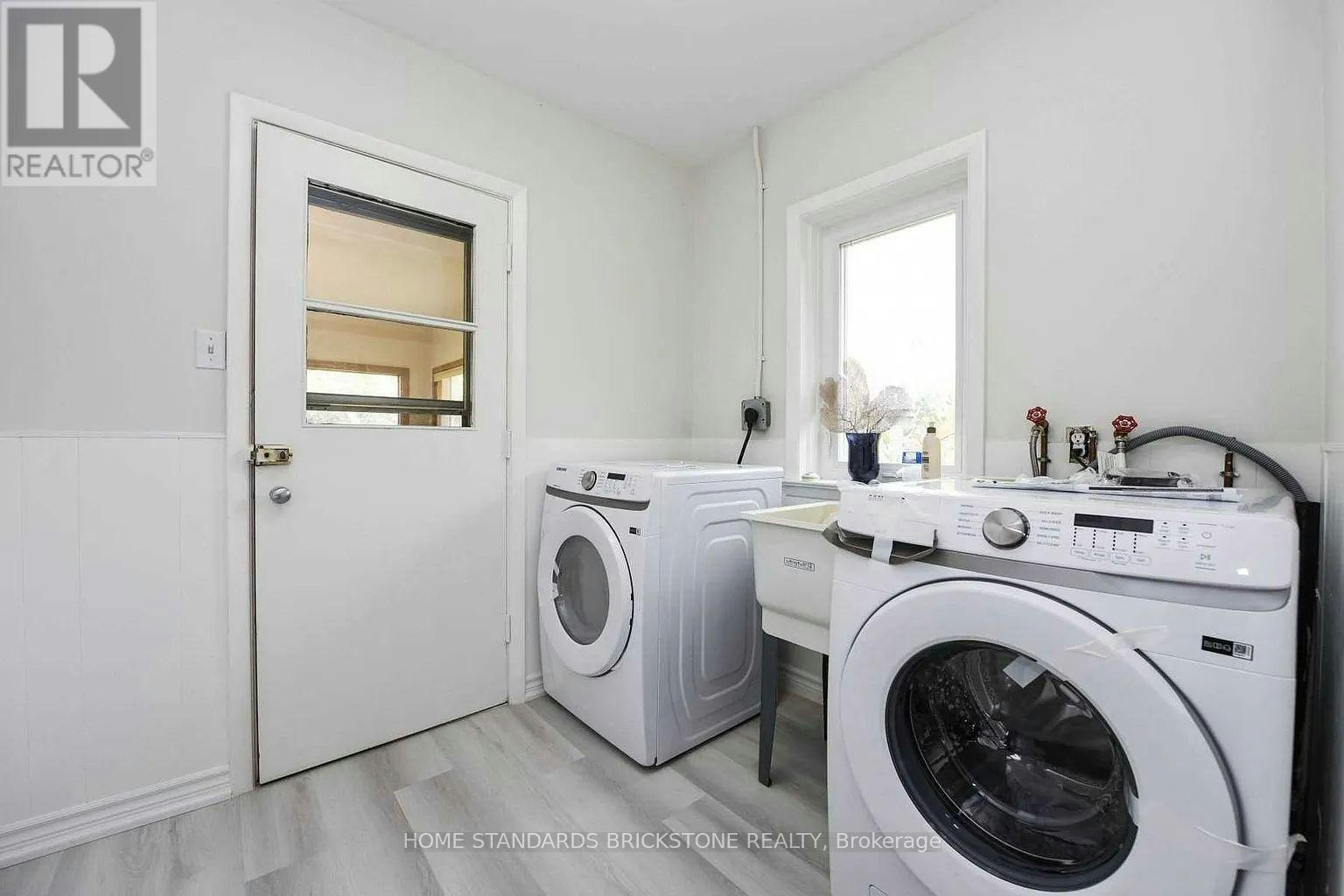 90 Centre Avenue N, Toronto, ON, M2M 2L6 - 16