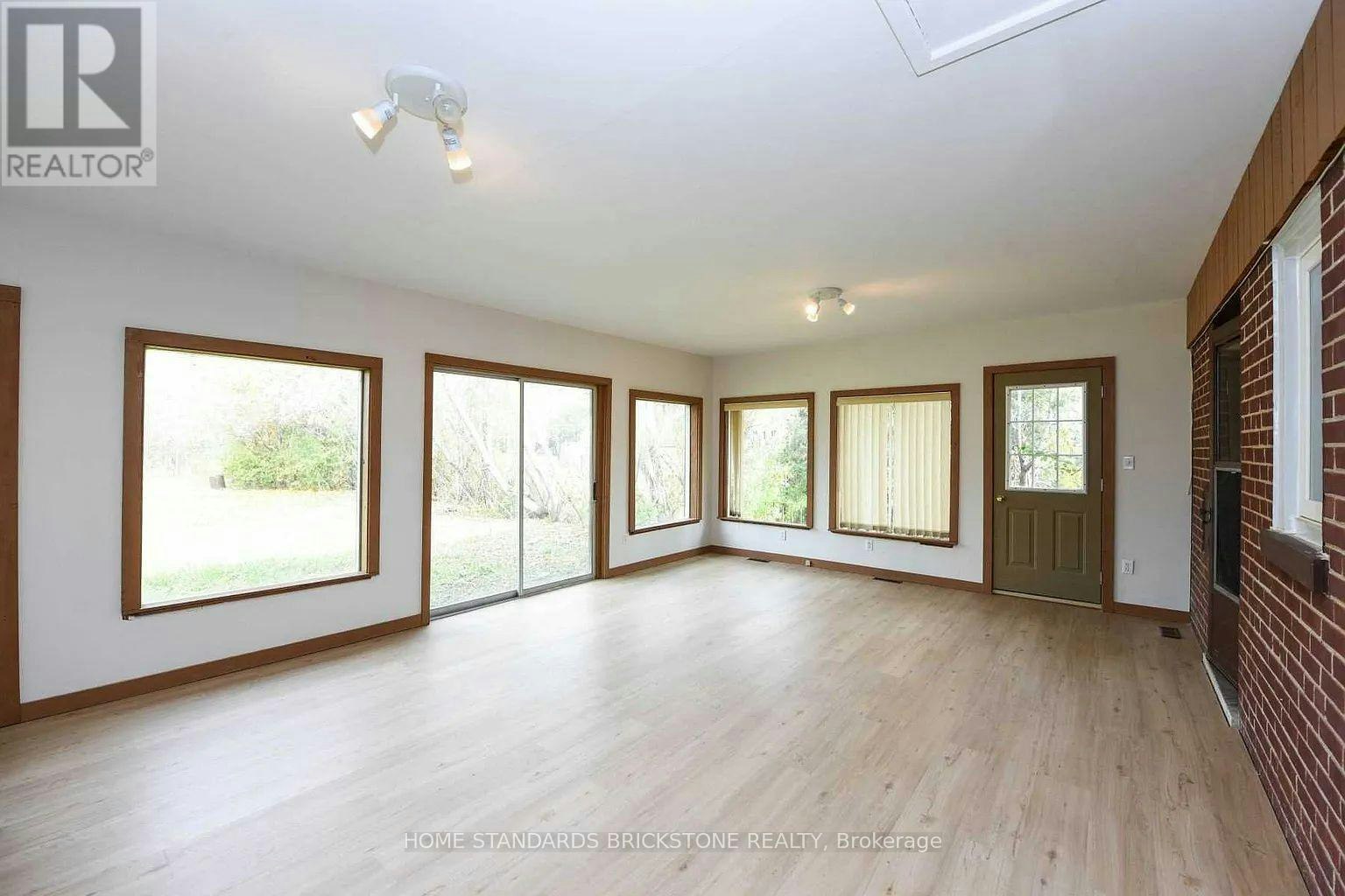 90 Centre Avenue N, Toronto, ON, M2M 2L6 - 17