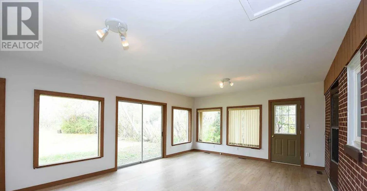 90 Centre Avenue N, Toronto, ON, M2M 2L6 - 17