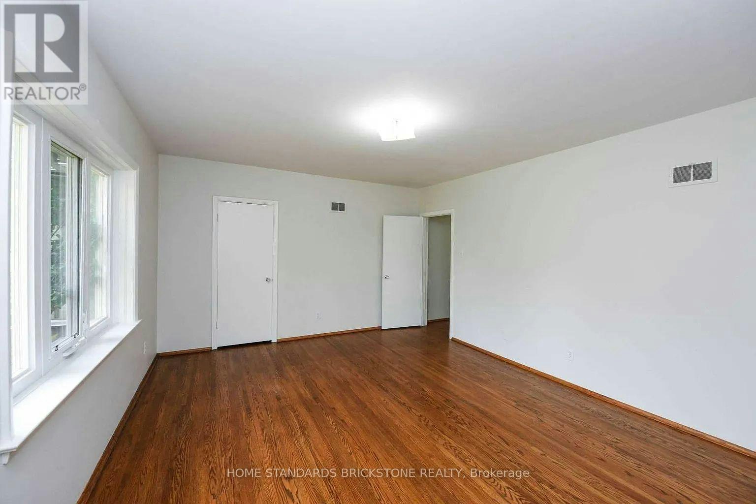 90 Centre Avenue N, Toronto, ON, M2M 2L6 - 8