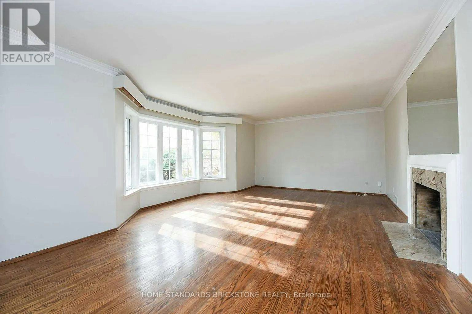90 Centre Avenue N, Toronto, ON, M2M 2L6 - 4