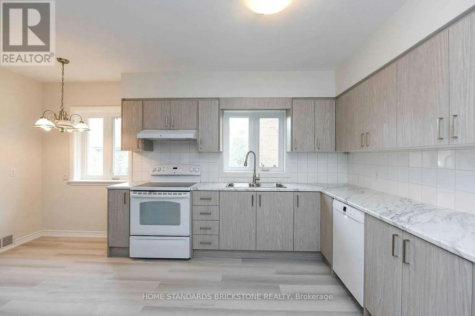 90 Centre Avenue N, Toronto, ON, M2M 2L6 - 5