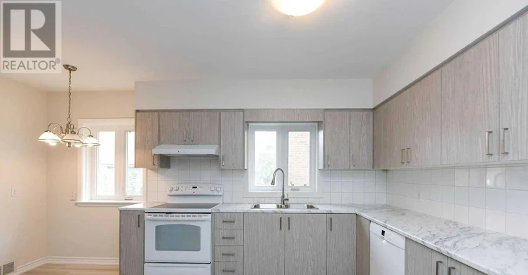 90 Centre Avenue N, Toronto, ON, M2M 2L6 - 5