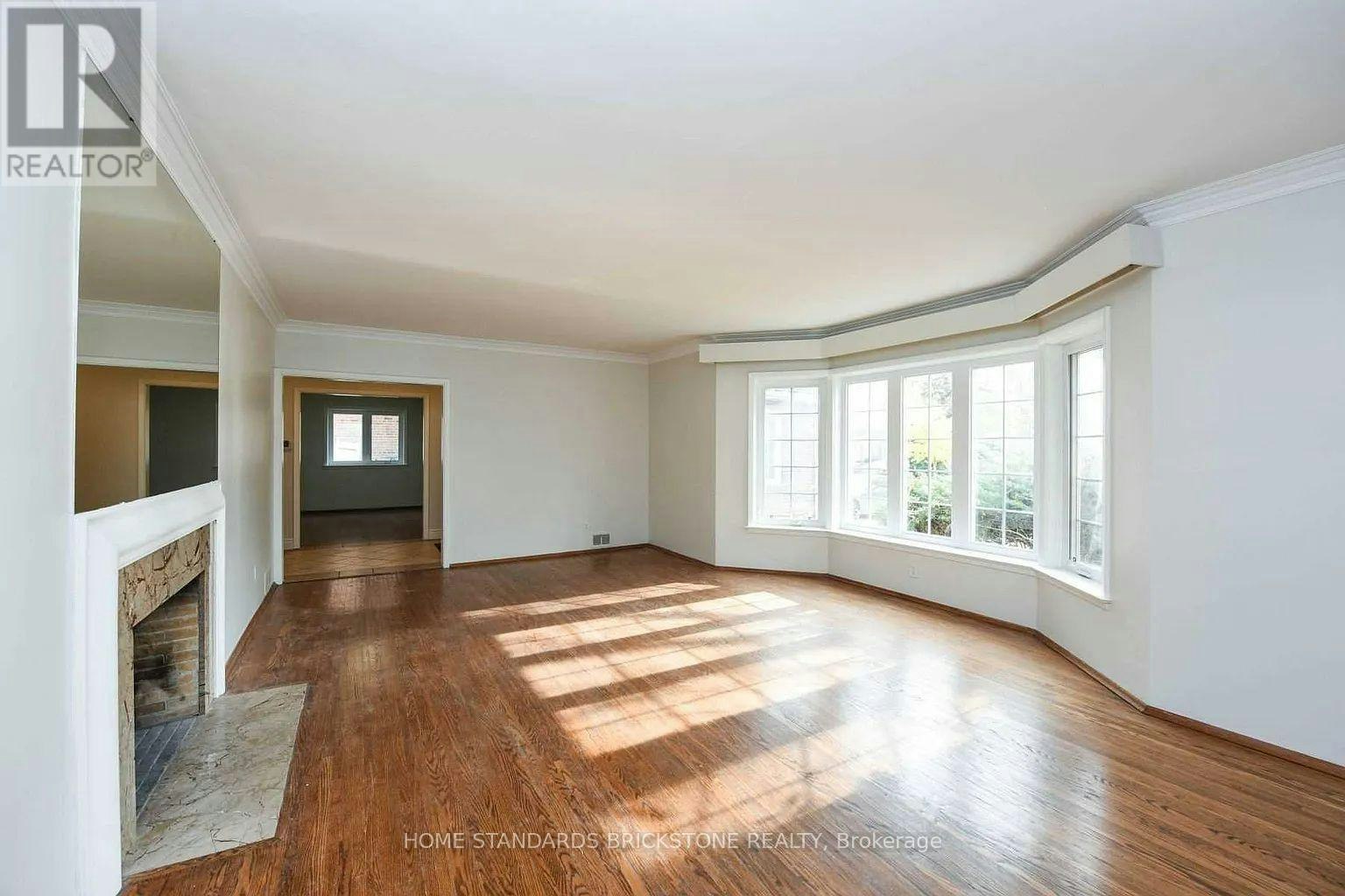 90 Centre Avenue N, Toronto, ON, M2M 2L6 - 3