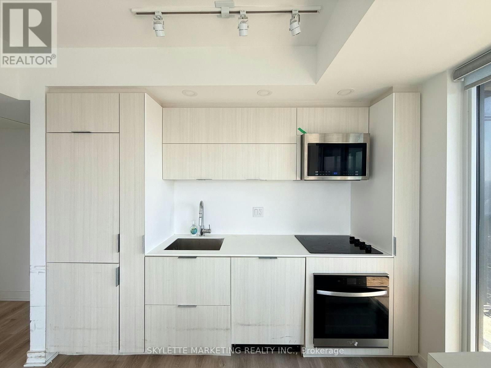 1810-370 Martha Street, Burlington, ON, L7R 0G9 - 7