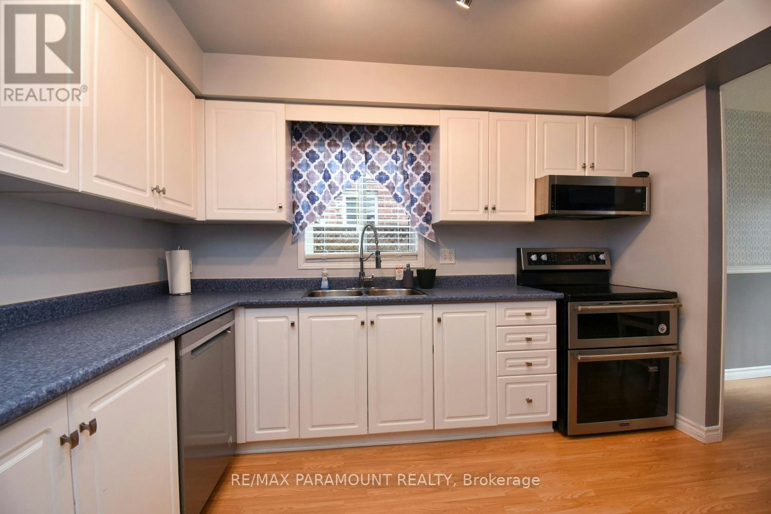 48 Newport Drive, Cambridge, ON, N3H 5P7 - 10