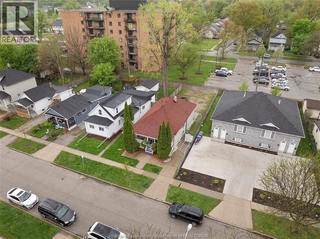 609 St. Joseph, Windsor, ON, N9C 3H3