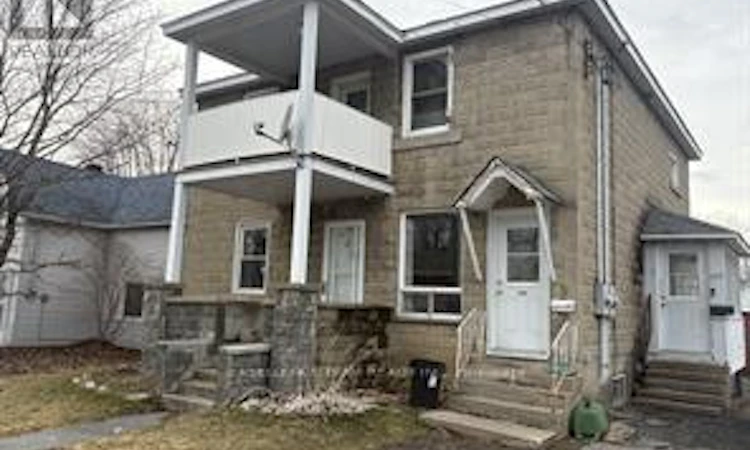 225 8th Street W