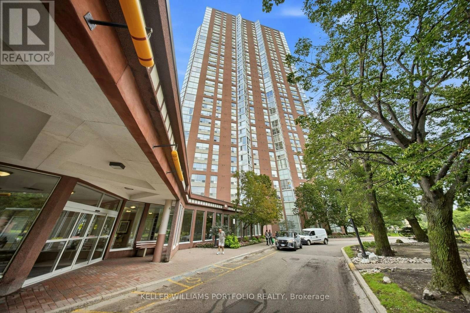2910-5 Concorde Place, Toronto, ON, M3C 3M8 - 4