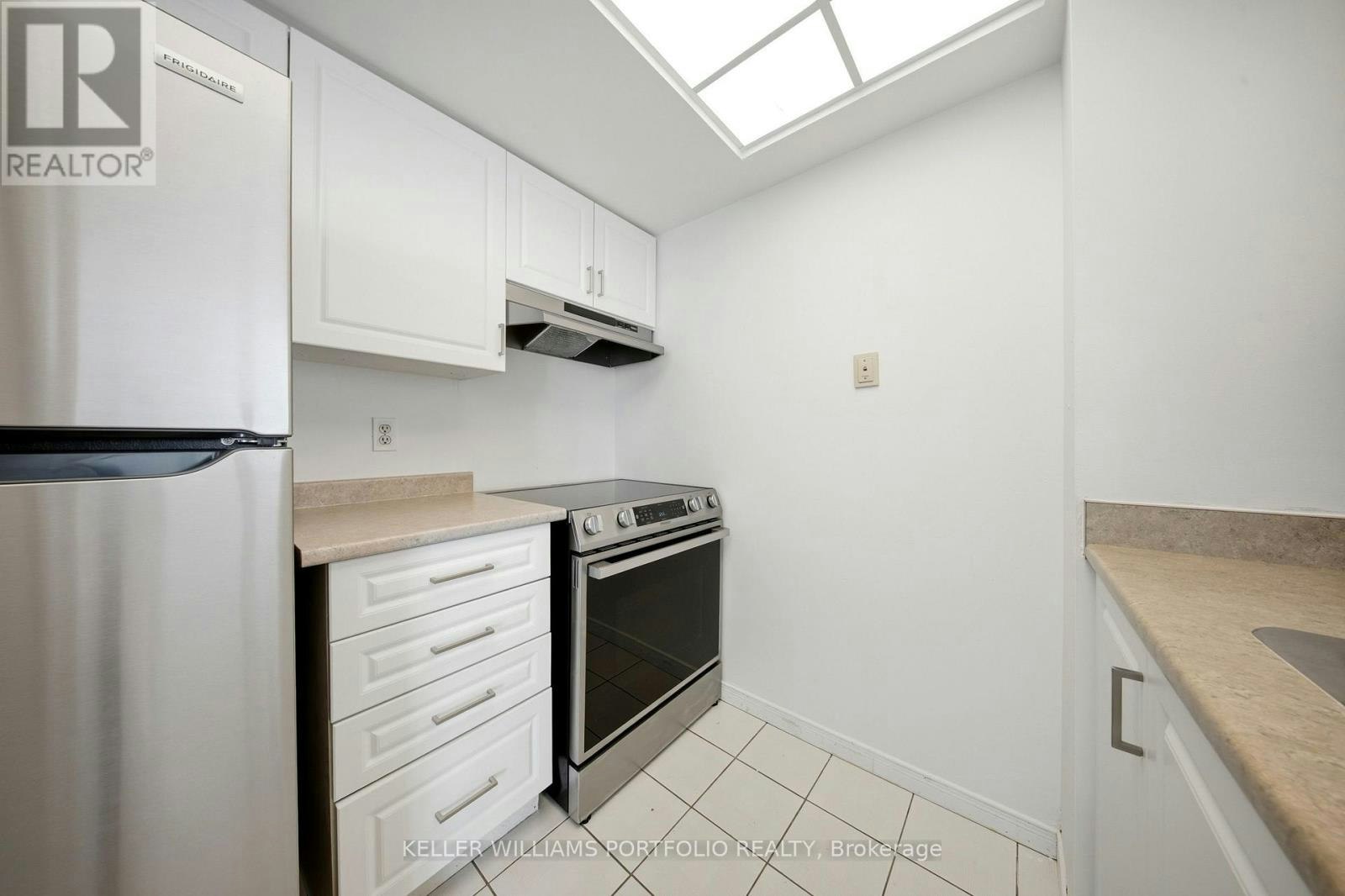 2910-5 Concorde Place, Toronto, ON, M3C 3M8 - 9