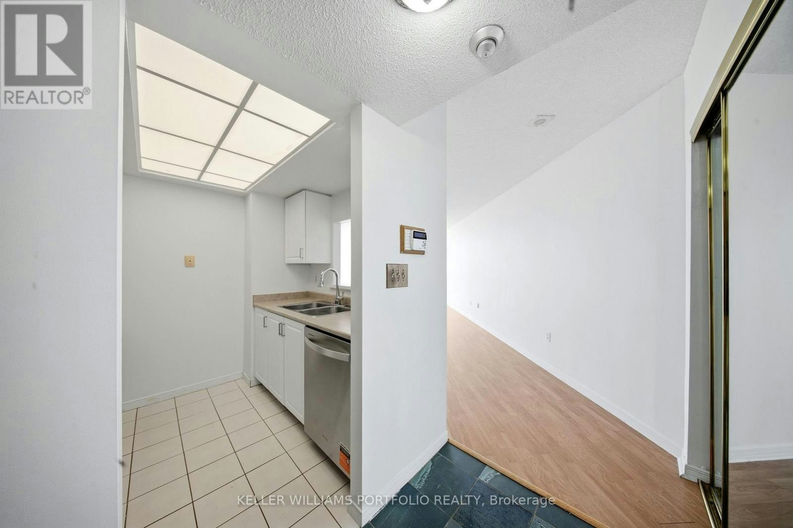 2910-5 Concorde Place, Toronto, ON, M3C 3M8 - 10