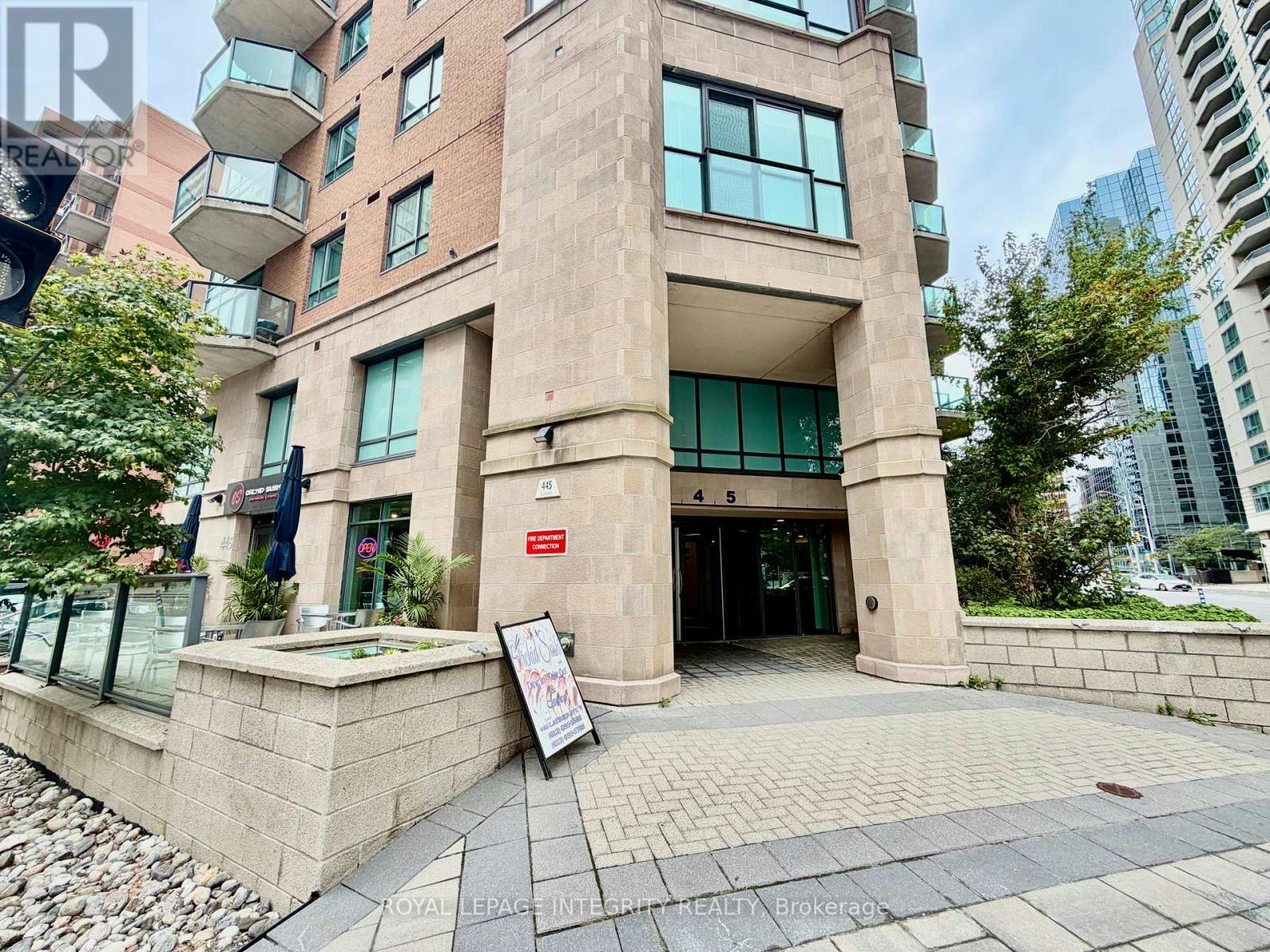 505-445 Laurier Avenue W, Ottawa, ON, K1R 0A2 - 2