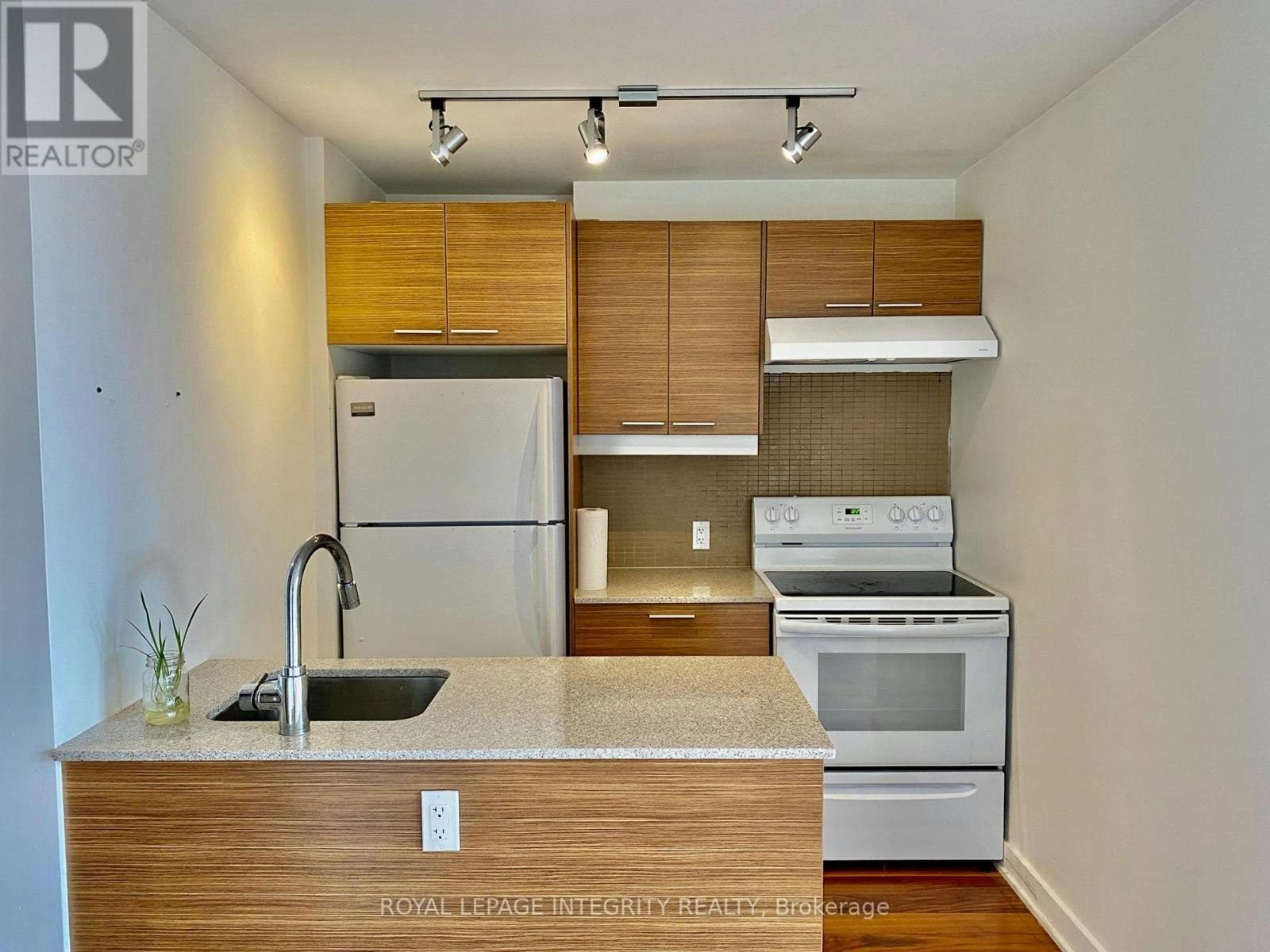 331-354 Gladstone Avenue, Ottawa, ON, K2P 0R4 - 5