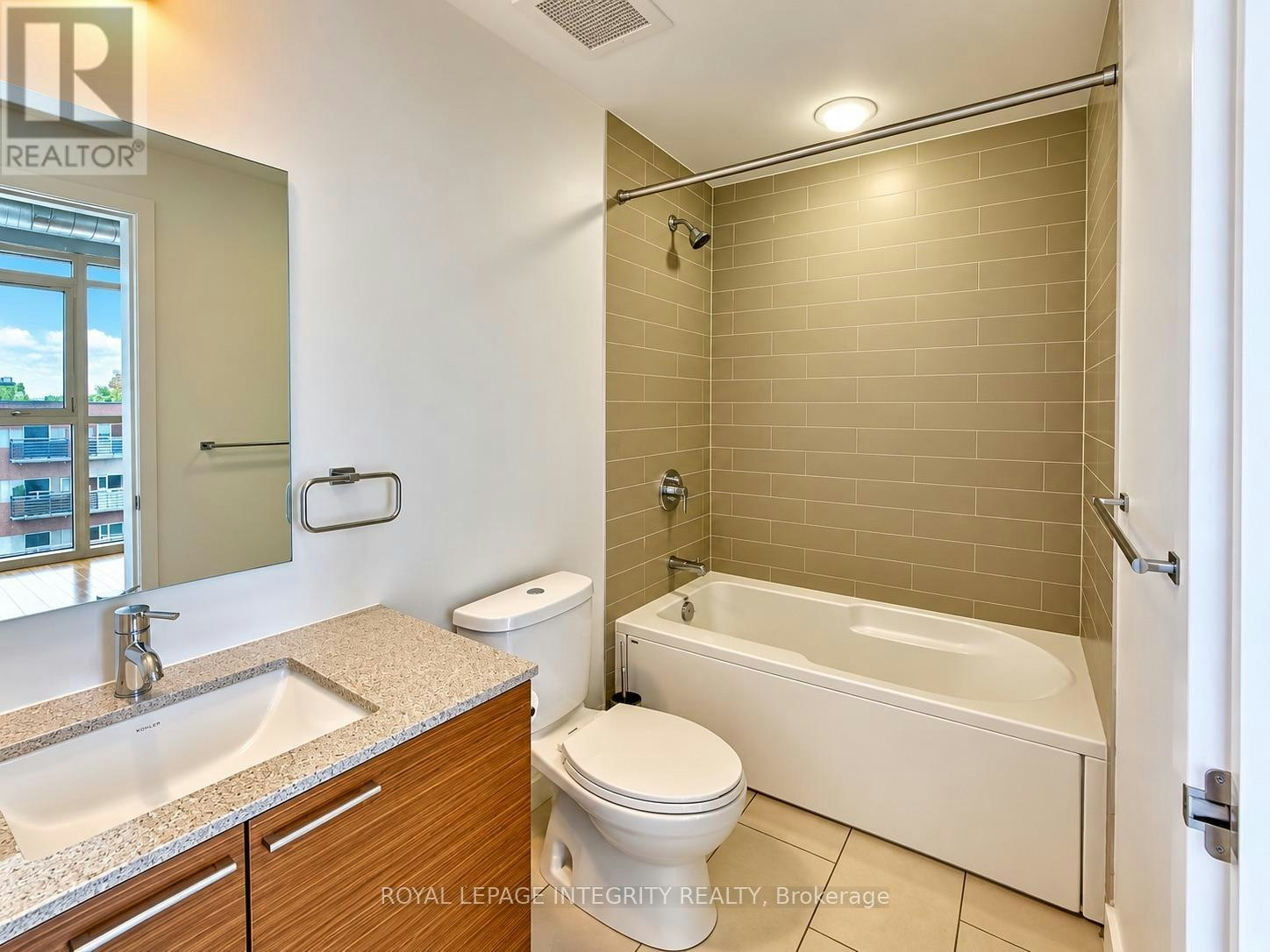 331-354 Gladstone Avenue, Ottawa, ON, K2P 0R4 - 8