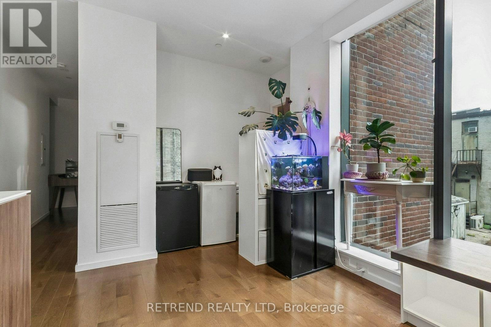 203-5 St. Joseph Street, Toronto, ON, M4Y 1J6 - 9
