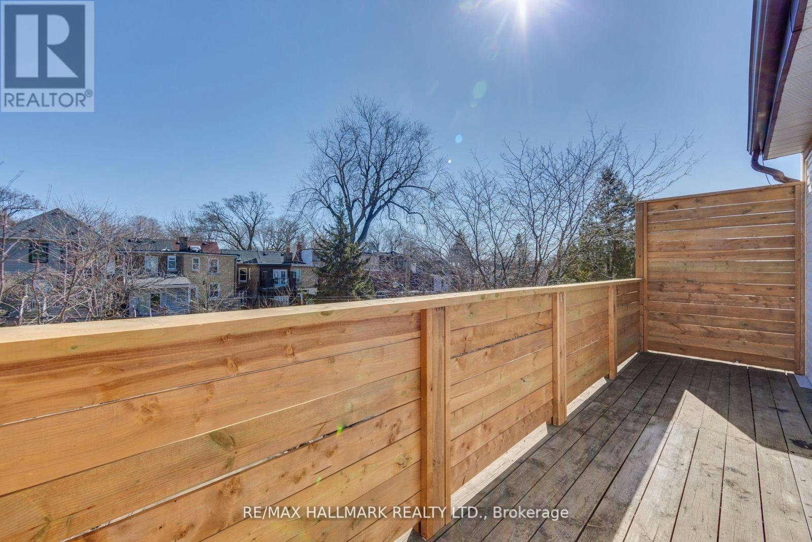 UPPER-327 Kenilworth Avenue, Toronto, ON, M4L 3S9 - 11