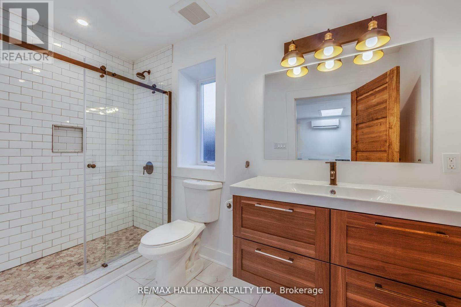 UPPER-327 Kenilworth Avenue, Toronto, ON, M4L 3S9 - 10