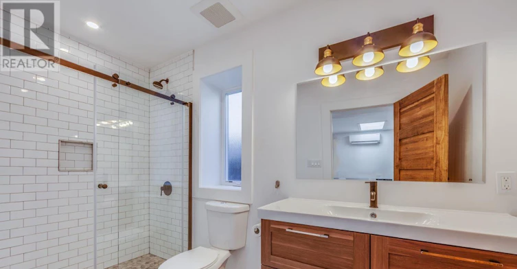UPPER-327 Kenilworth Avenue, Toronto, ON, M4L 3S9 - 10