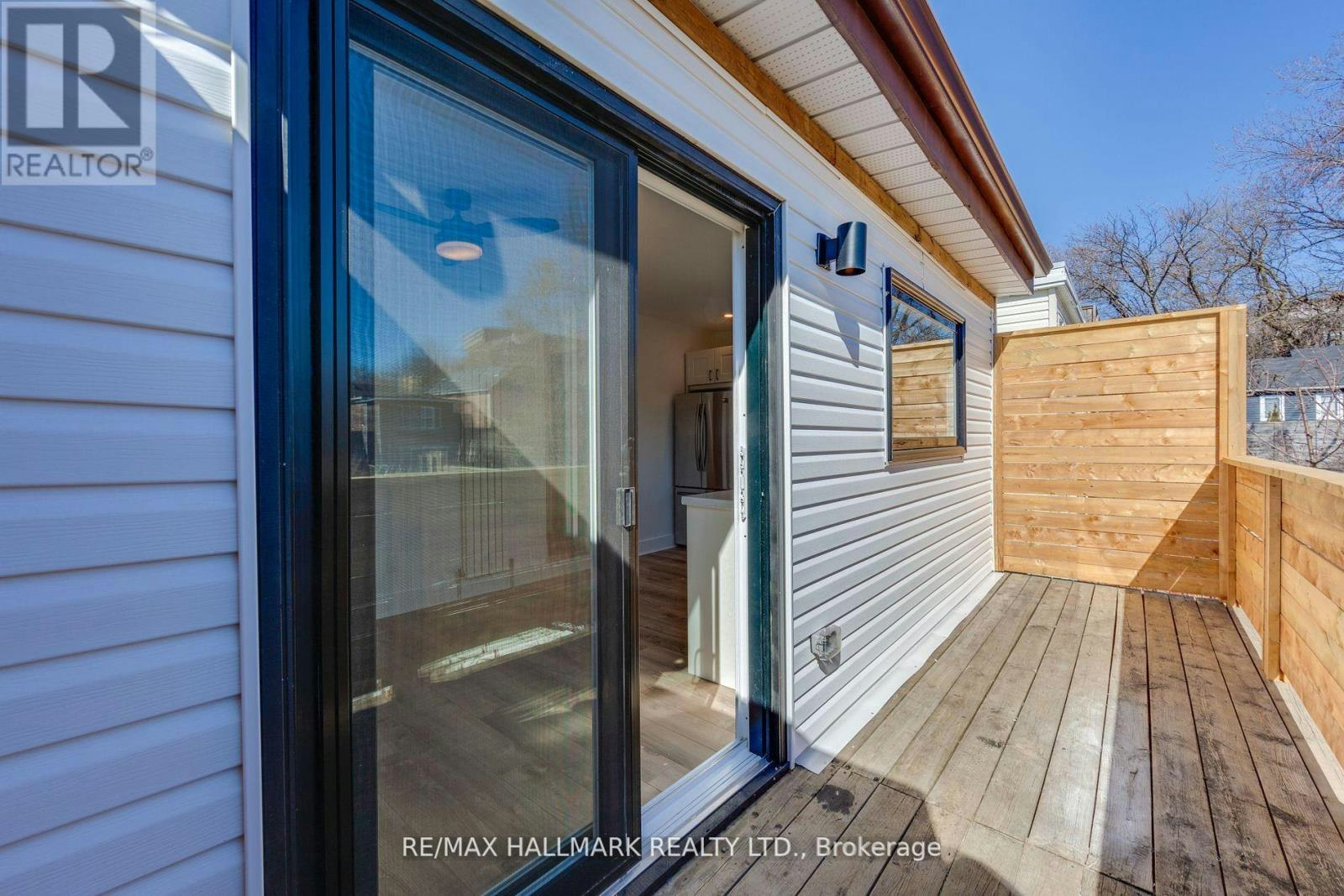 UPPER-327 Kenilworth Avenue, Toronto, ON, M4L 3S9 - 12
