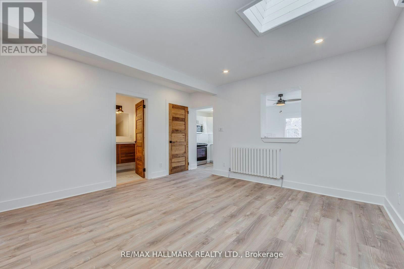 UPPER-327 Kenilworth Avenue, Toronto, ON, M4L 3S9 - 2