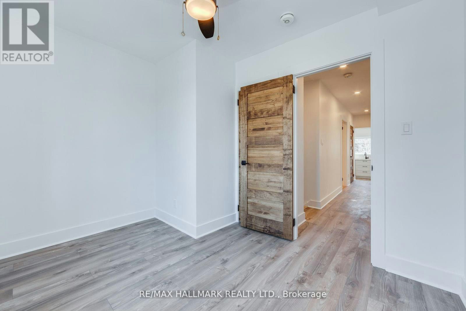 UPPER-327 Kenilworth Avenue, Toronto, ON, M4L 3S9 - 8