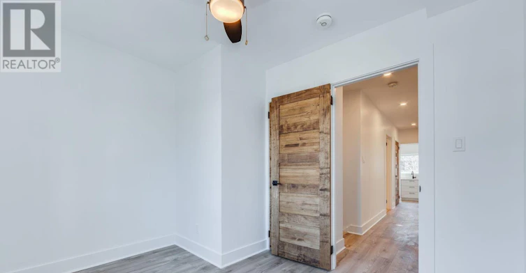 UPPER-327 Kenilworth Avenue, Toronto, ON, M4L 3S9 - 8