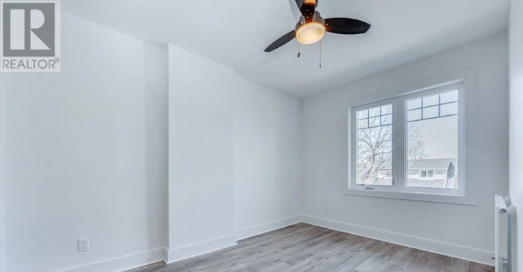 UPPER-327 Kenilworth Avenue, Toronto, ON, M4L 3S9 - 6